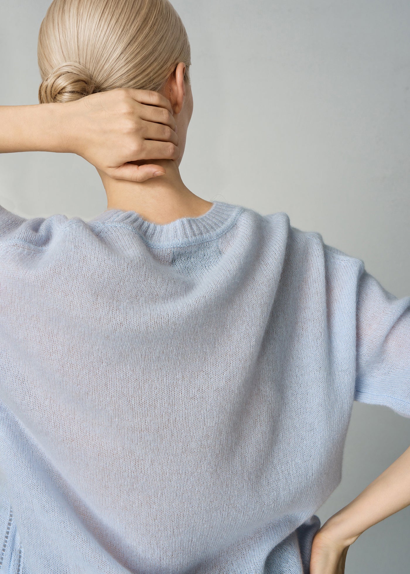 273 Cashmere Featherweight Top Whisper Blue