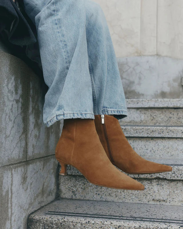 Obsidian Boot Saffron Suede