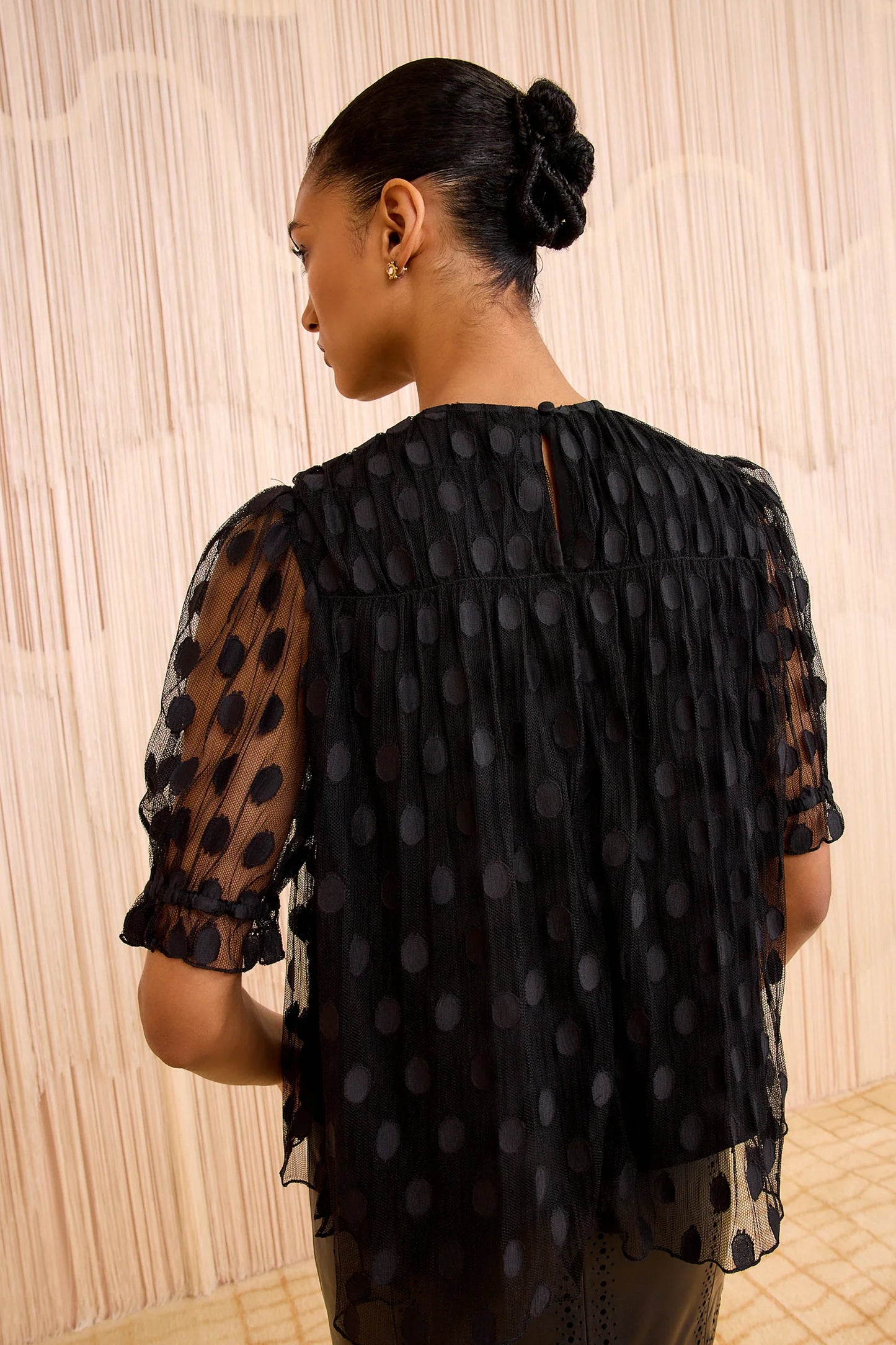 Nitara Lace Short Sleeve Blouse Noir